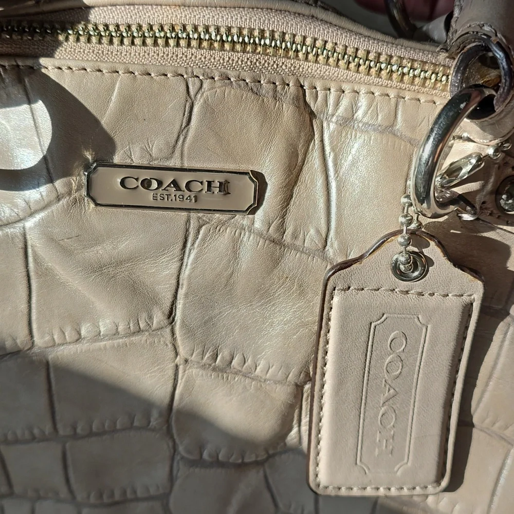 COACH Madison LINDSEY Croc Embossed Large Purse - Picture 6 of 16